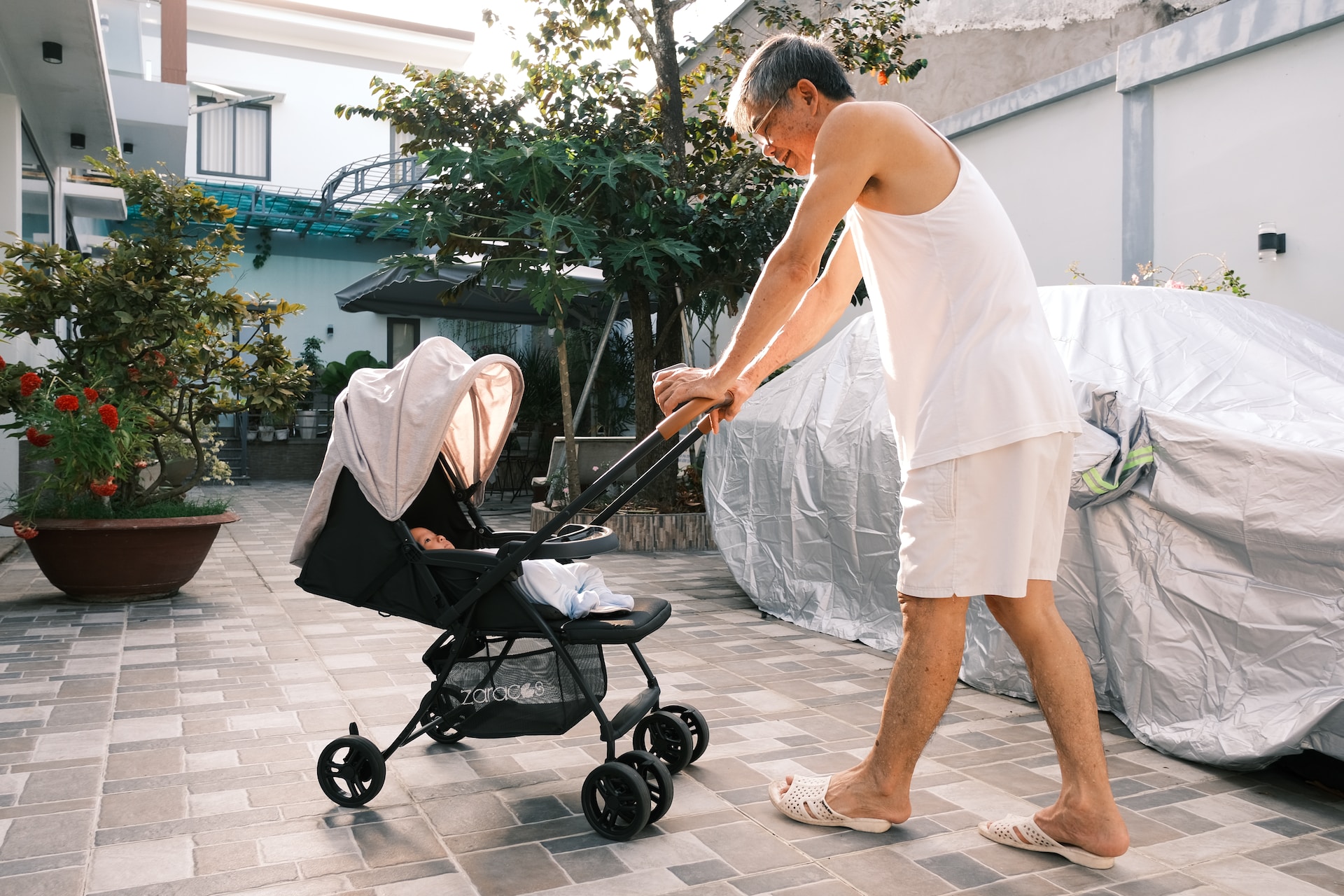 Covering an infant stroller in hot weather? Here’s what you need to know.